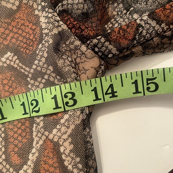 Rhapsodielle SNAKE PRINT MESH LONG SLEEVE CROP TOP Sz M Women - Picture 8 of 8